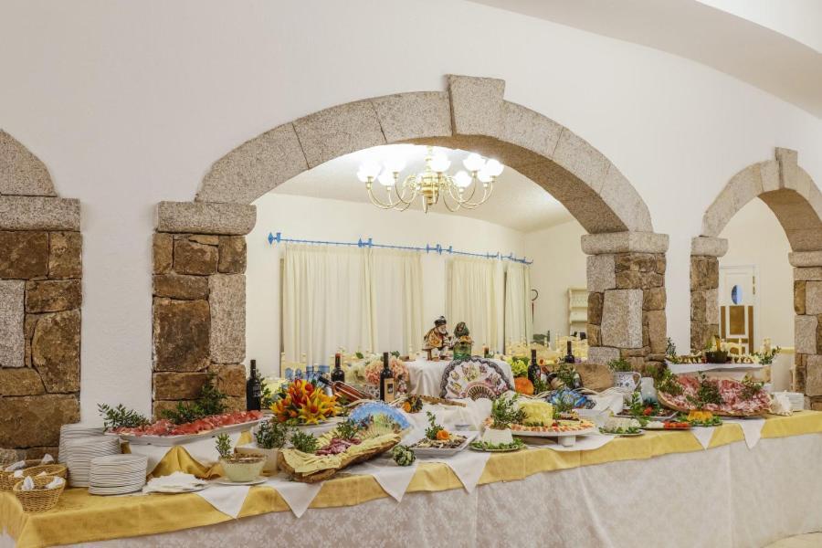 Nicolaus Club Li Cucutti Hotel Agrustos Eksteriør billede