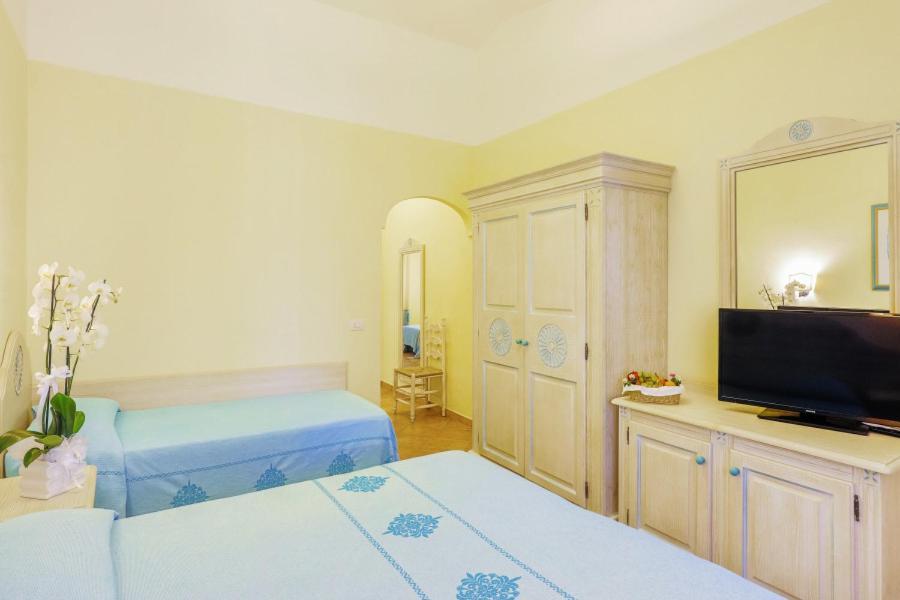 Nicolaus Club Li Cucutti Hotel Agrustos Eksteriør billede