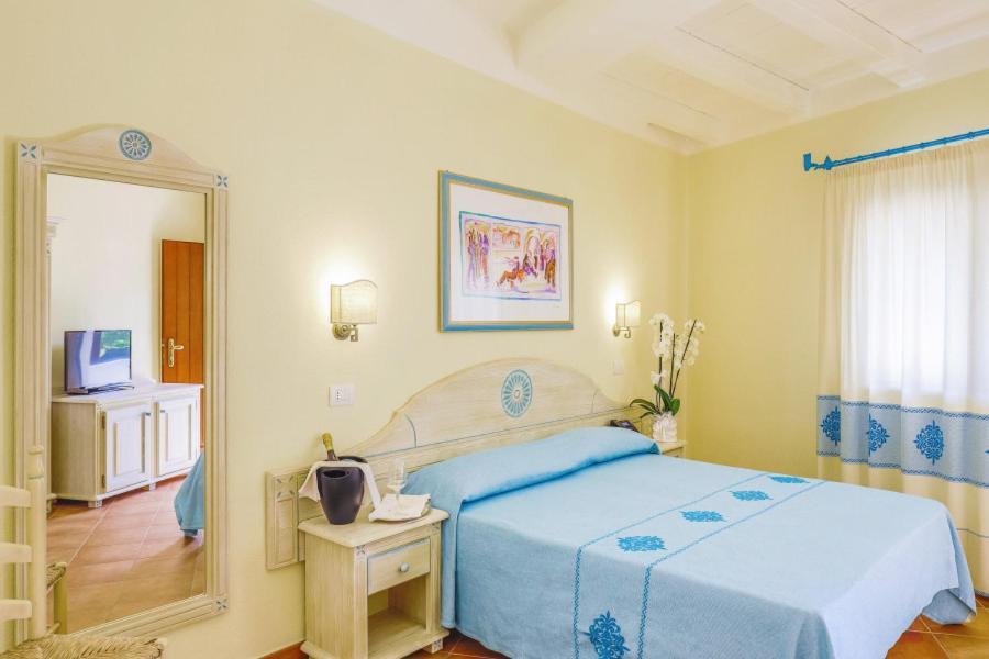 Nicolaus Club Li Cucutti Hotel Agrustos Eksteriør billede